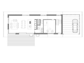 Das Erdgeschoss im Grundriss: Neben der Garage ist der Zugang zum Gebäude.
