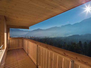 Die 144 Treppenstufen lohnen sich für einen weit schweifenden Blick vom Zugersee bis zu den Mythen. 
