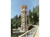 Die Erschliessungstürme führen im Betonkern einen Lift. Im Bild der Turm in Laax Murschetg.
