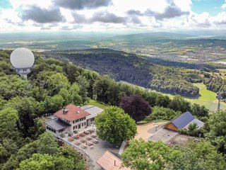 Vogelperspektive des Objekts mit Panorama ©LOSYS GmbH
