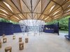 Kérés Pavillon für die Serpentine Gallery wurde inspiriert von einem grossen Baum in seiner Heimatstadt Gando. Die feine Holzstruktur bildet quasi die Baumkrone.