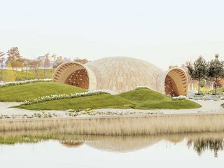 Von der Natur abgeschaut: Die Anordnung der Holzkassetten und die Konstruktion der Fugen orientieren sich an der Schale von Seeigeln.
