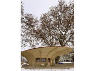 Der Pavillon im Monbijoupark in Bern, der nahe einer imposanten Platane steht, soll in den warmen Monaten das Zentrum von Aktivitäten werden. 