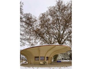 Der Pavillon im Monbijoupark in Bern, der nahe einer imposanten Platane steht, soll in den warmen Monaten das Zentrum von Aktivitäten werden. 
