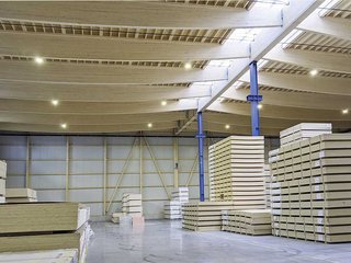 Ein Lager aus Holz für Holz: Bei den drei neuen Hallen kamen insgesamt 1300 Kubikmeter vom nachwachsenden Baustoff zum Einsatz.
