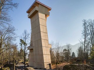 Zwei Aufgänge, eine gemeinsame Aussicht: der Turm der Biodiversität von Gion A. Caminada.
